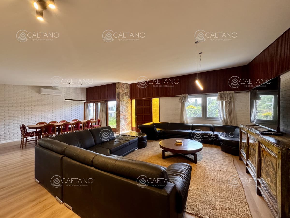 Venta casa 7 dormitorios, Cantegril, Punta del Este