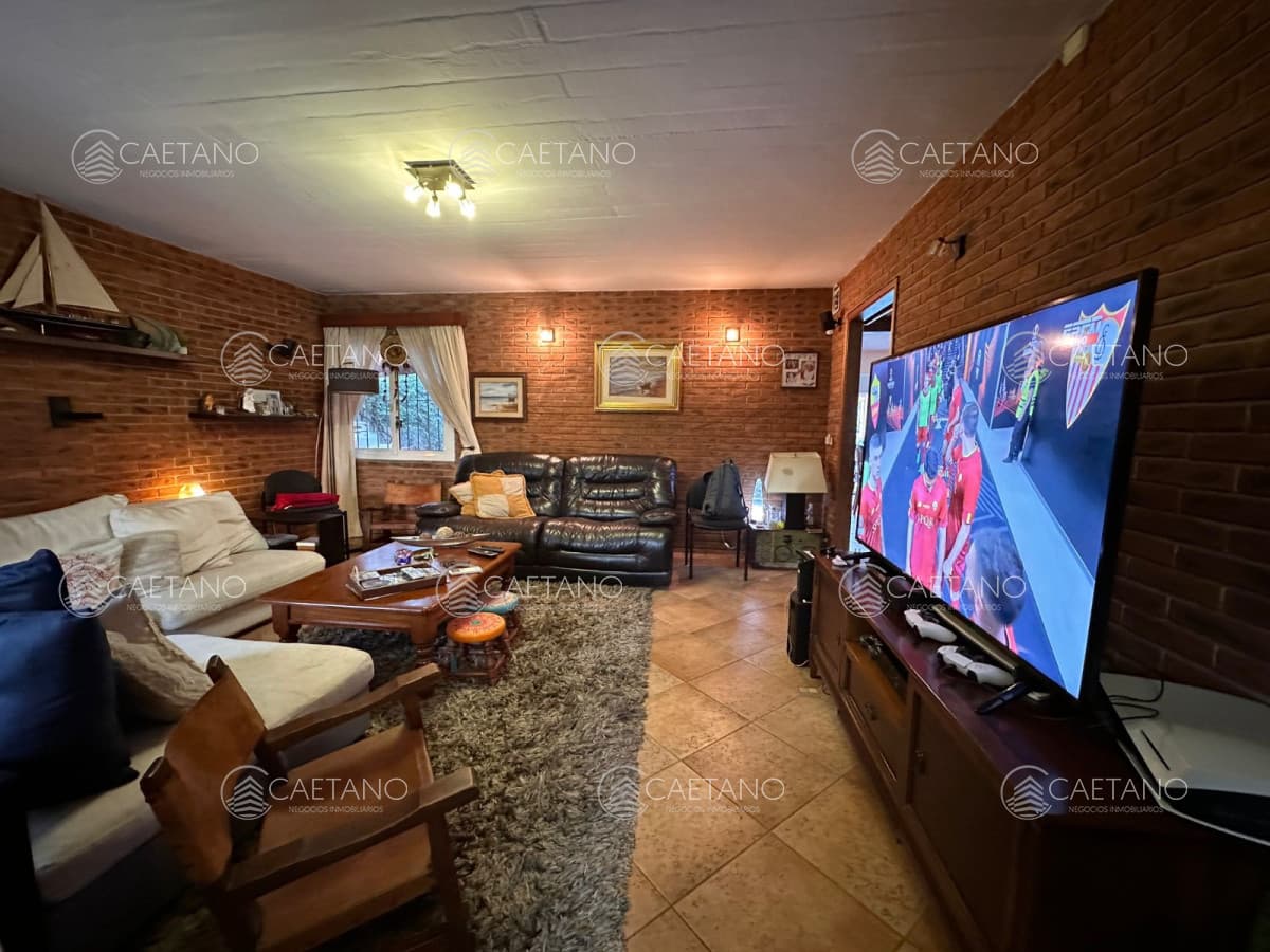 Venta casa 4 dormitorios. Playa mansa, Punta del Este.