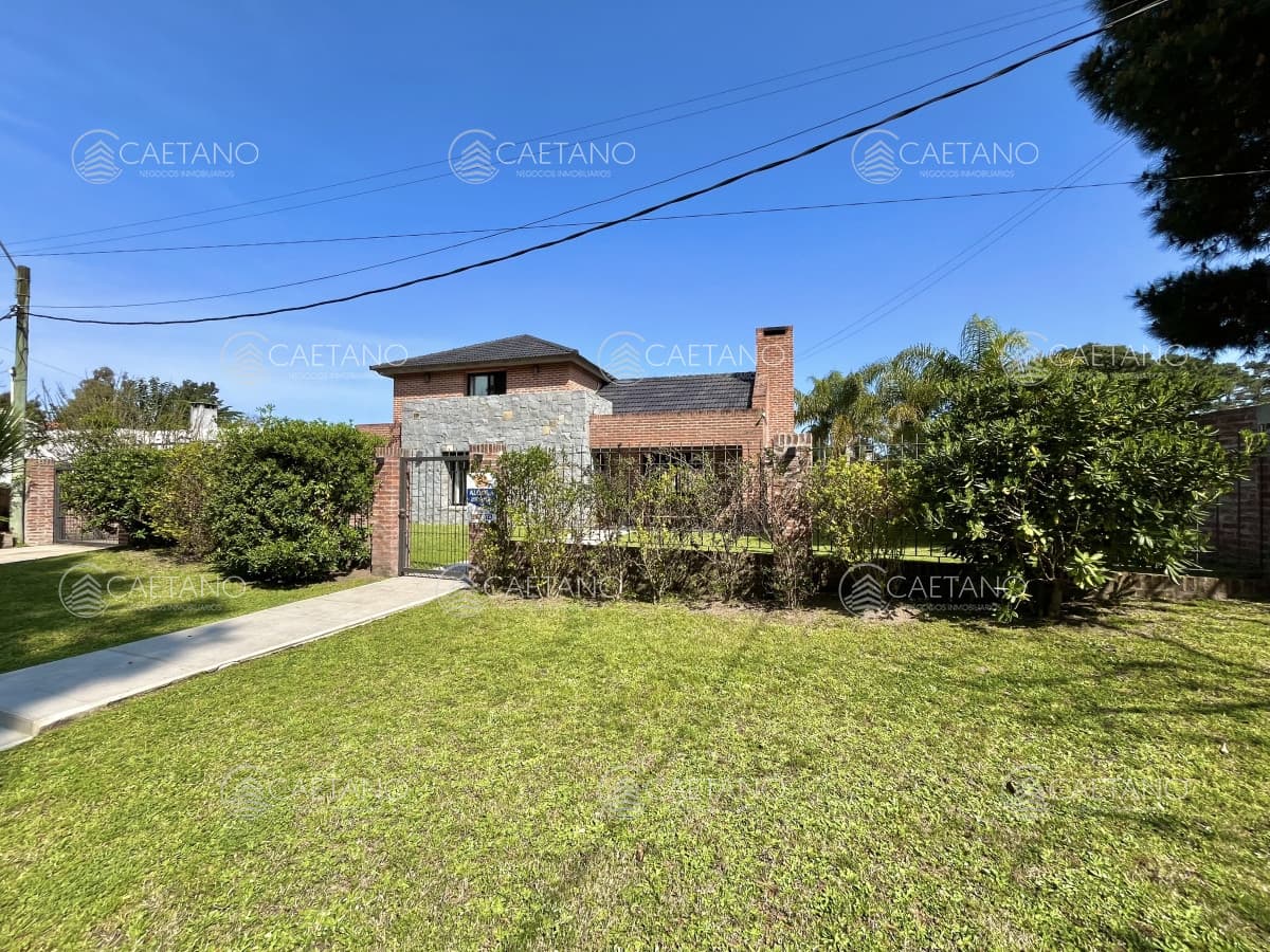 Venta espectacular casa en Punta del Este, Pinares - 4 dormitorios