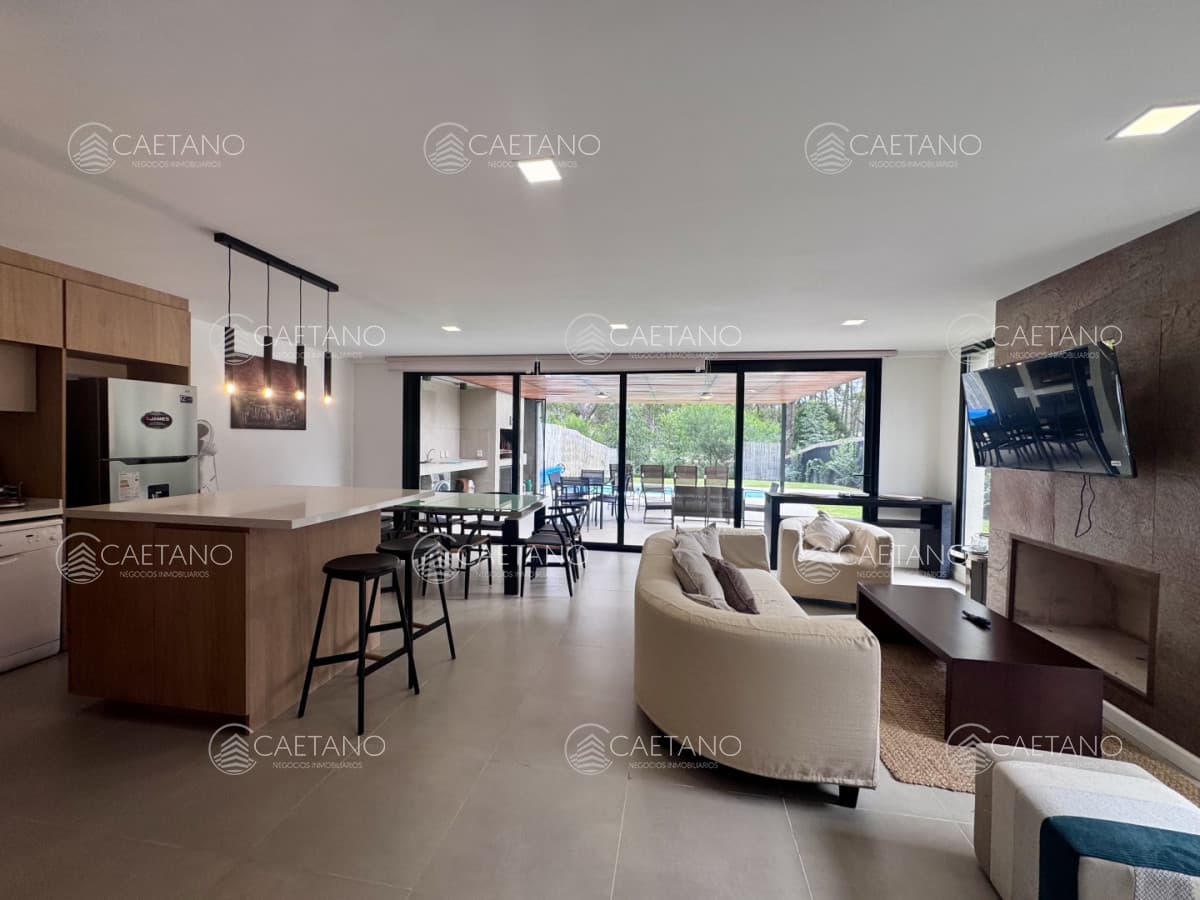 Venta casa 5 dormitorios. Solanas, Punta ballena.