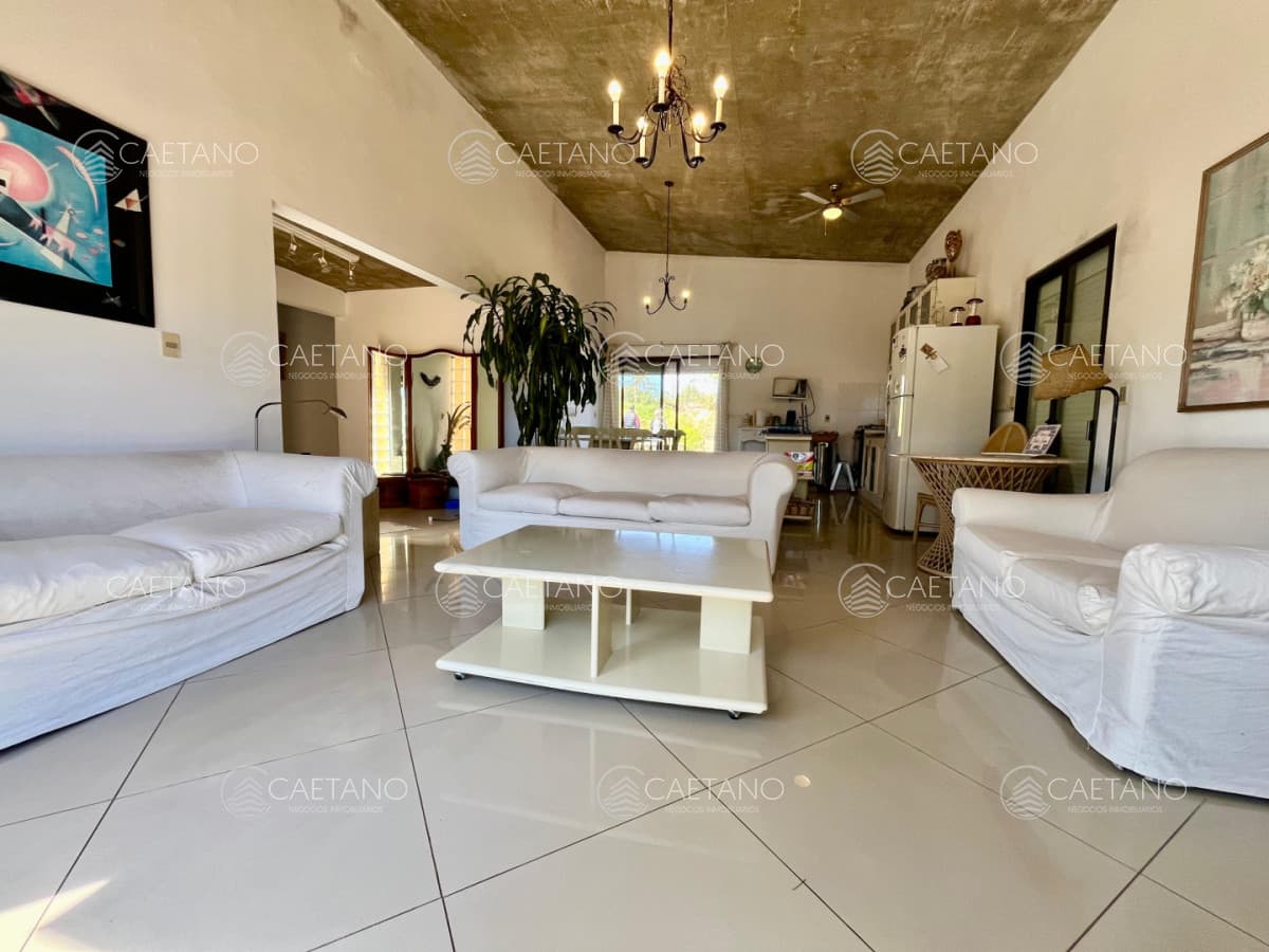 VENTA DE CASA EN PUNTA BALLENA-CLUB DEL LAGO