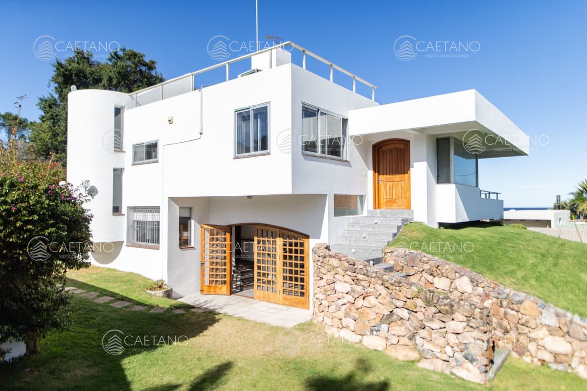 Excelente casa en Punta Ballena,  alquiler anual y temporario