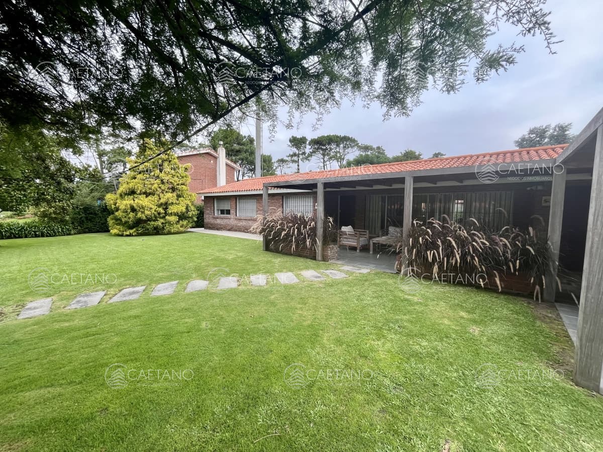 Venta casa 3 dormitorios. Pinares, playa mansa Punta del Este