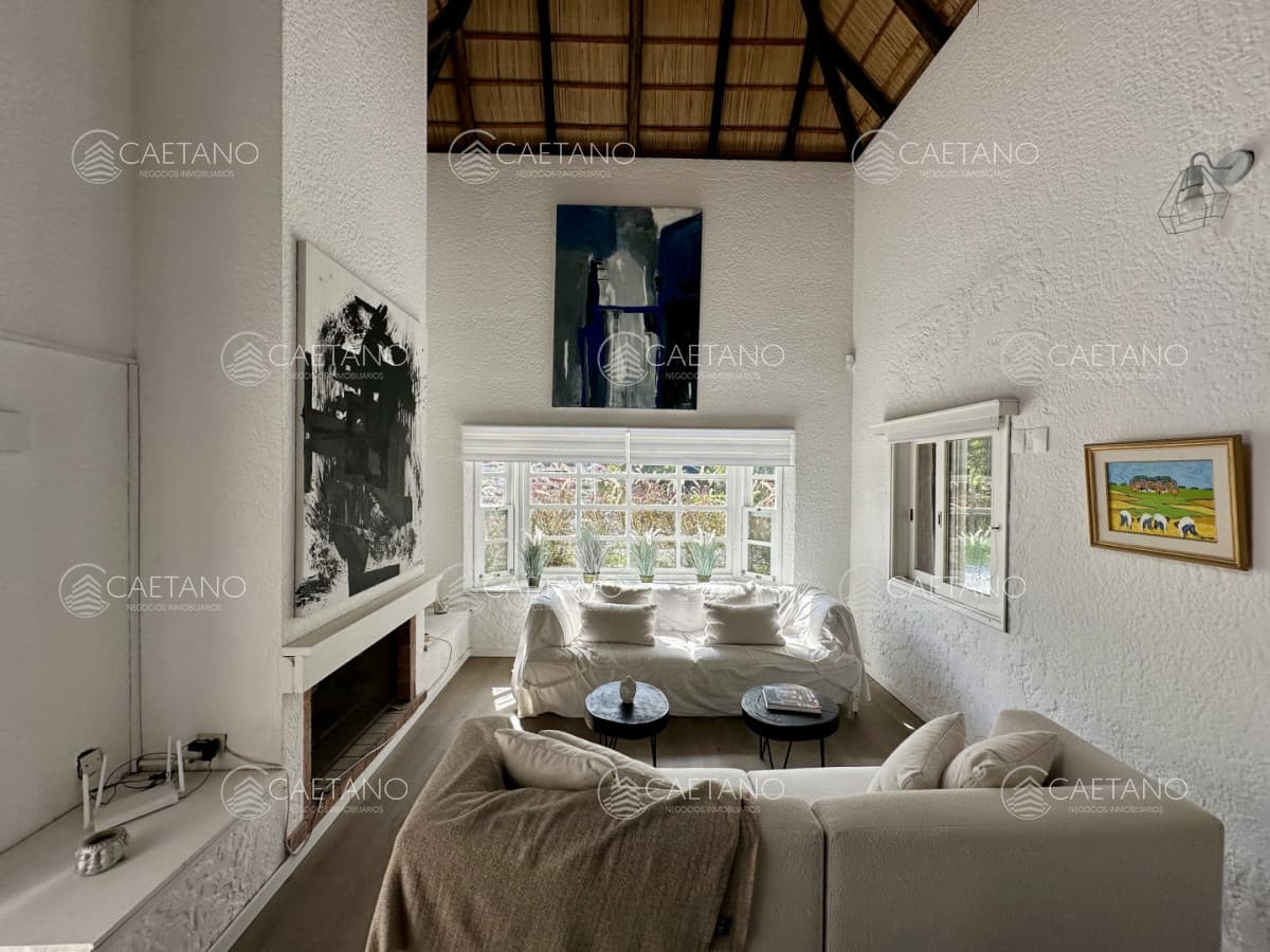 Venta Casa 3 dormitorios + dependencia. Rincón del indio, Punta del Este.