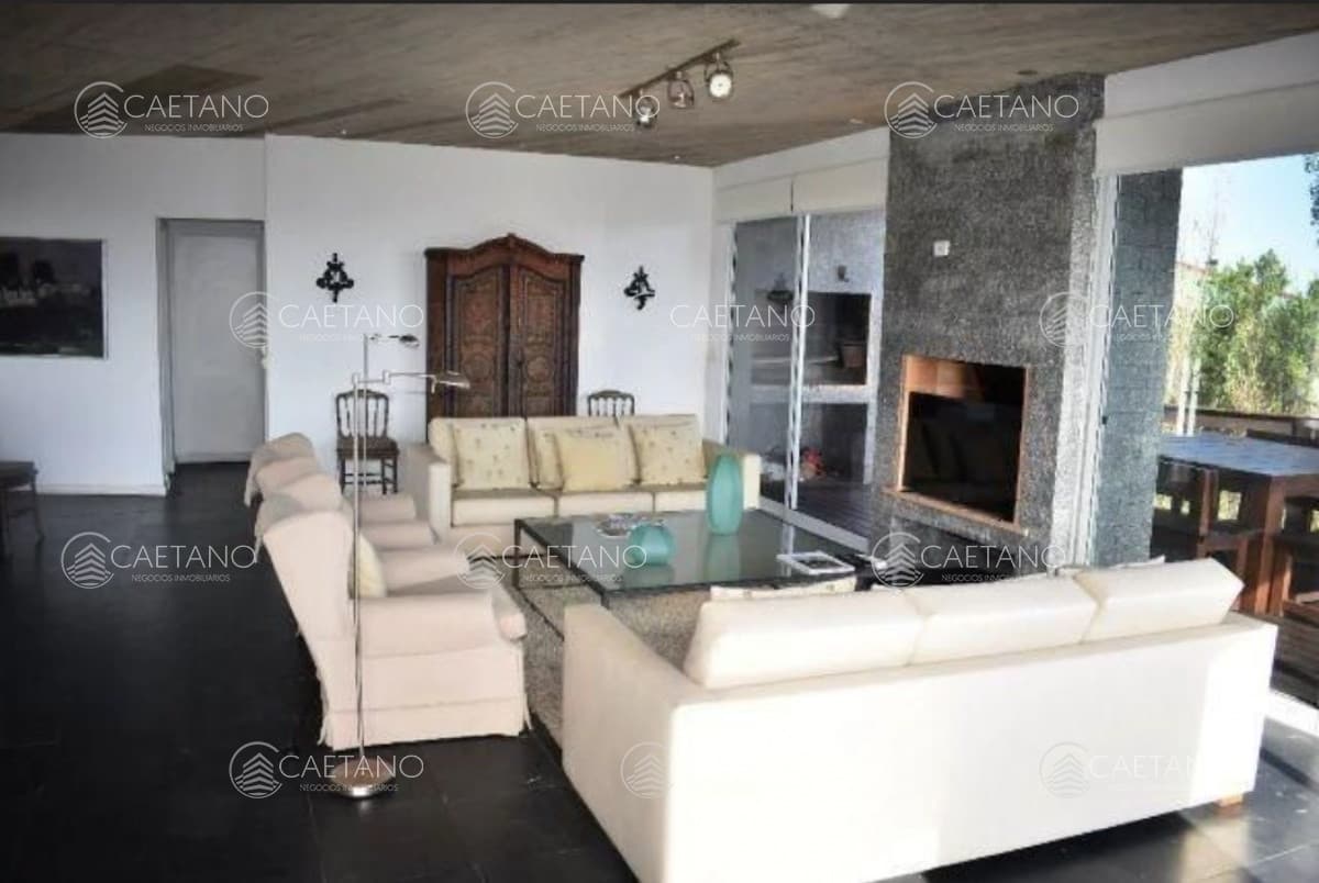 Venta de casa en Manantiales !