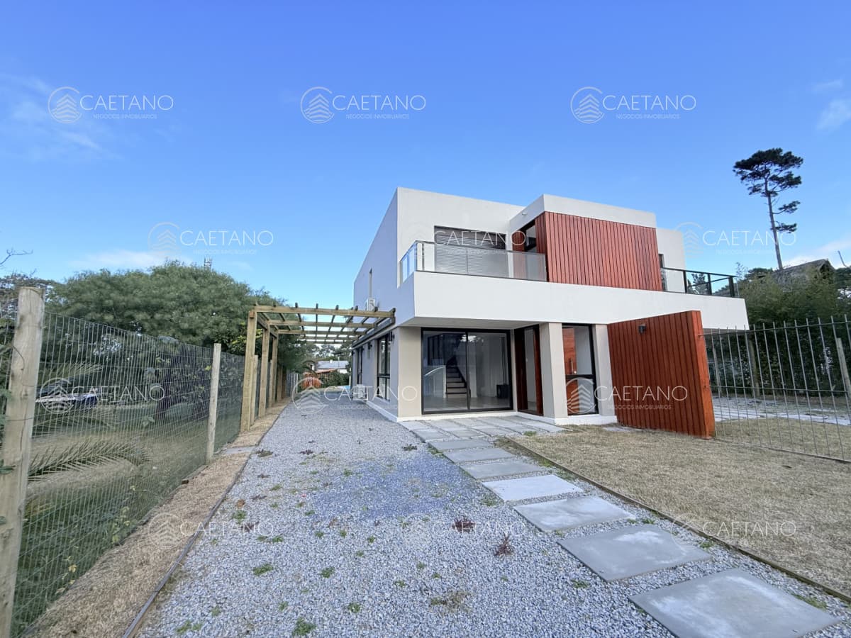 Venta casa PH 3 dormitorios - Pinares