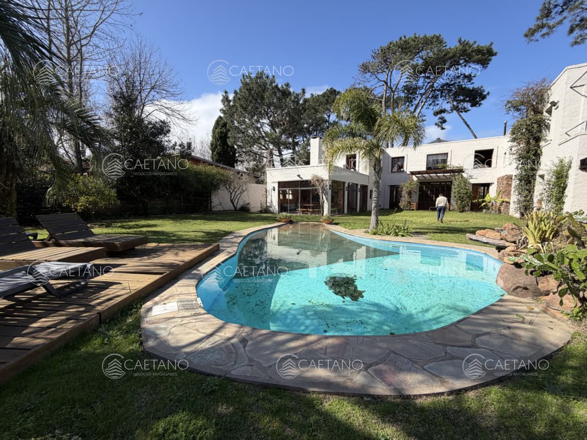Casa en Venta Barrio Privado La Arbolada Cinco Dormitorios Pisicina