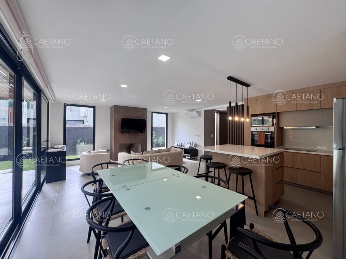 Venta casa 5 dormitorios. Solanas, Punta ballena.
