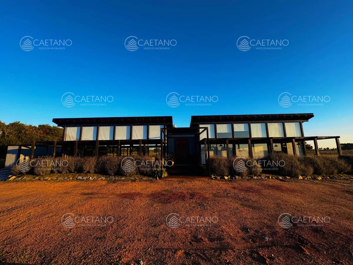 Venta casa en Barrio privado La Barra