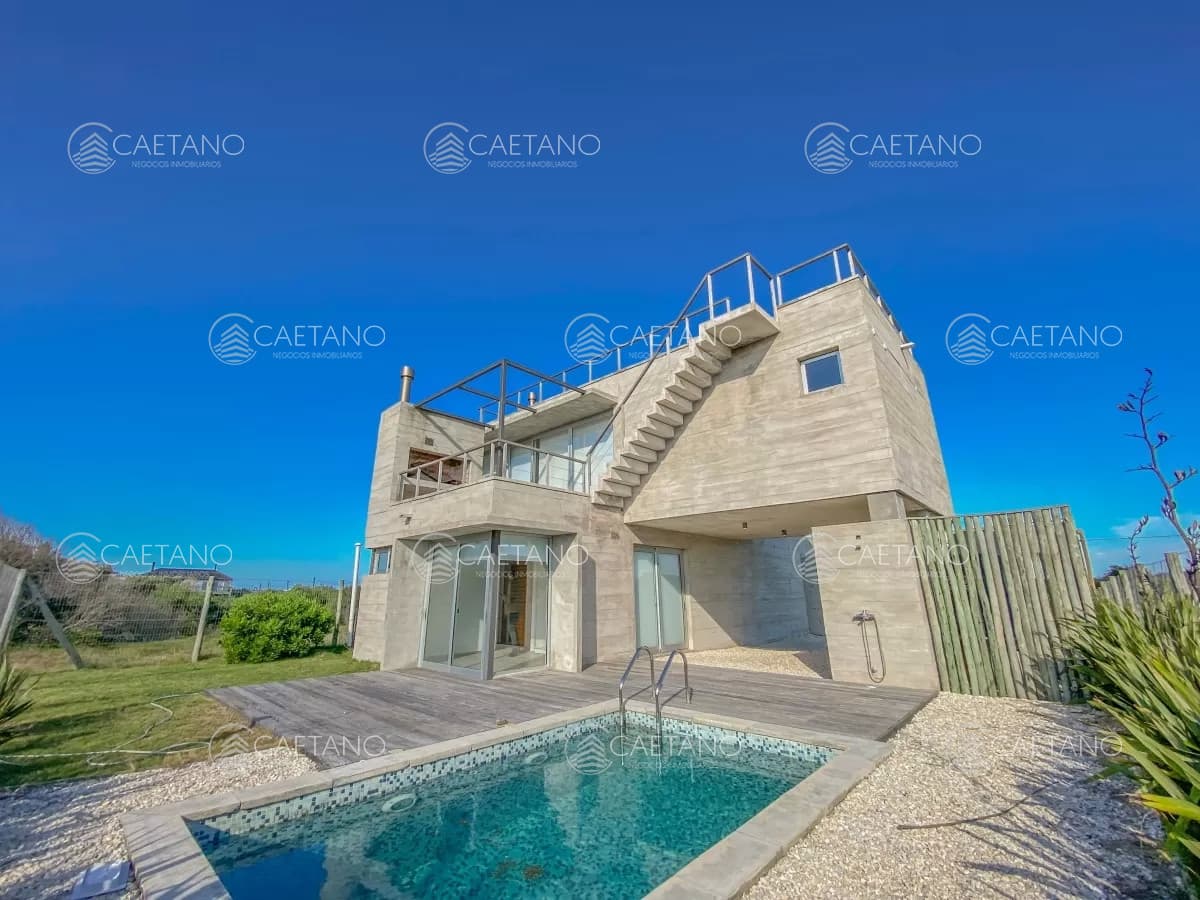 Casa en venta de 3 dormitorios frente al mar en La Juanita, Jose Ignacio