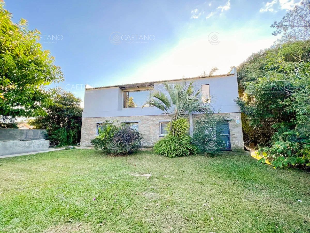 Casa en venta en Pinares, Punta del Este - estilo acogedor con jardín y cerca de la playa