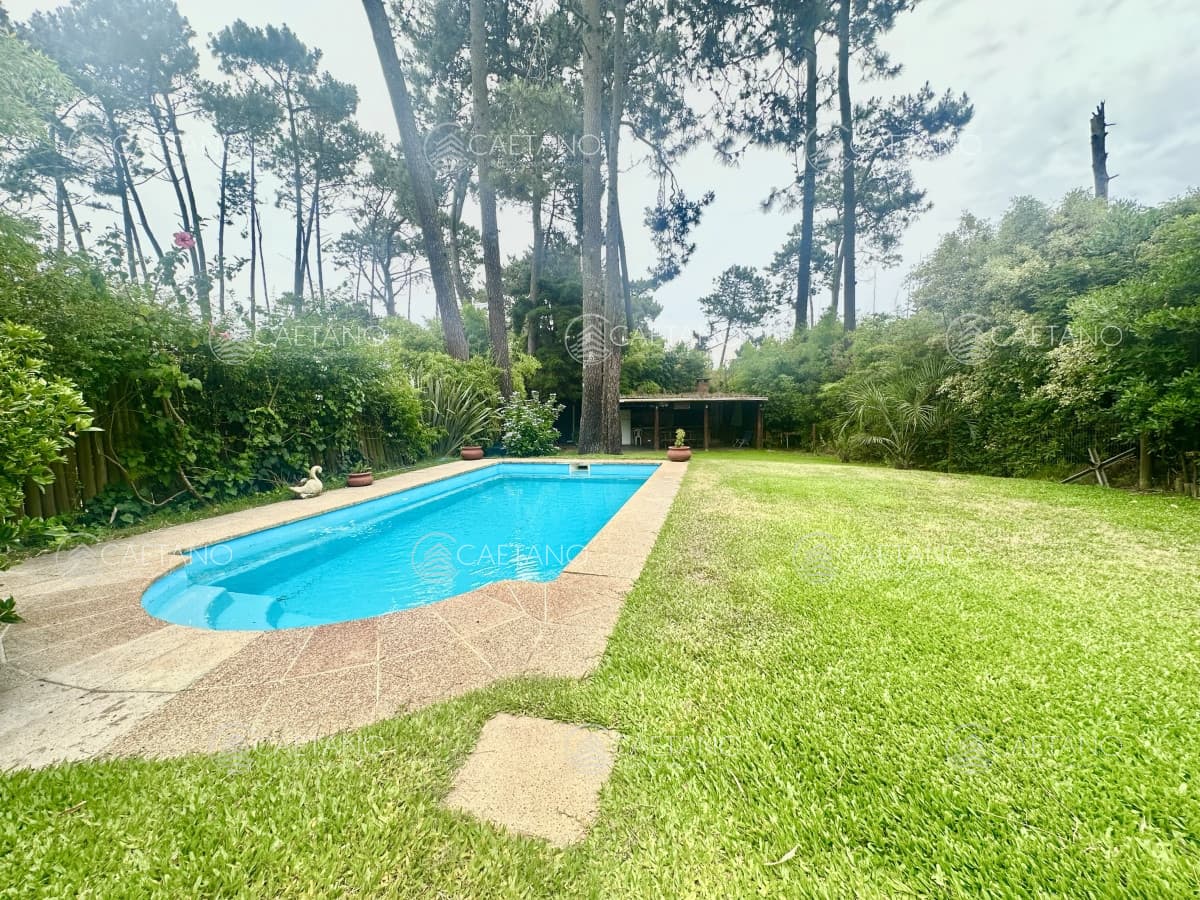 Venta Casa Quincho - 4 Dormitorios + Pileta - Pinares Punta Del Este