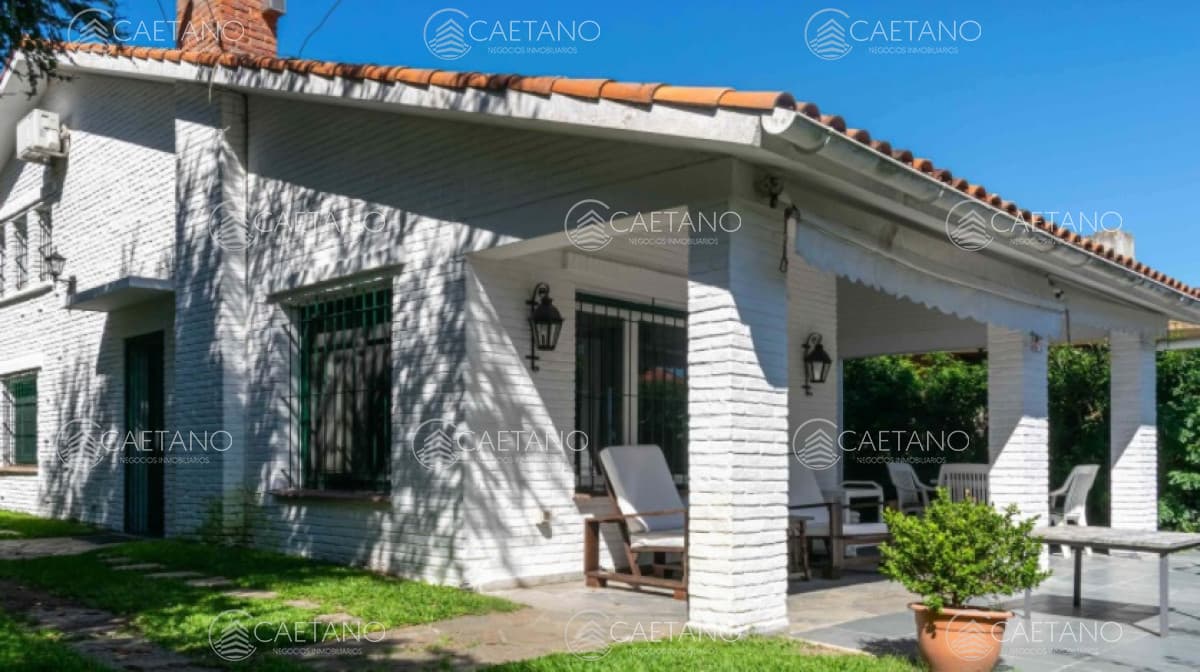 Casa a metros de Playa Mansa !