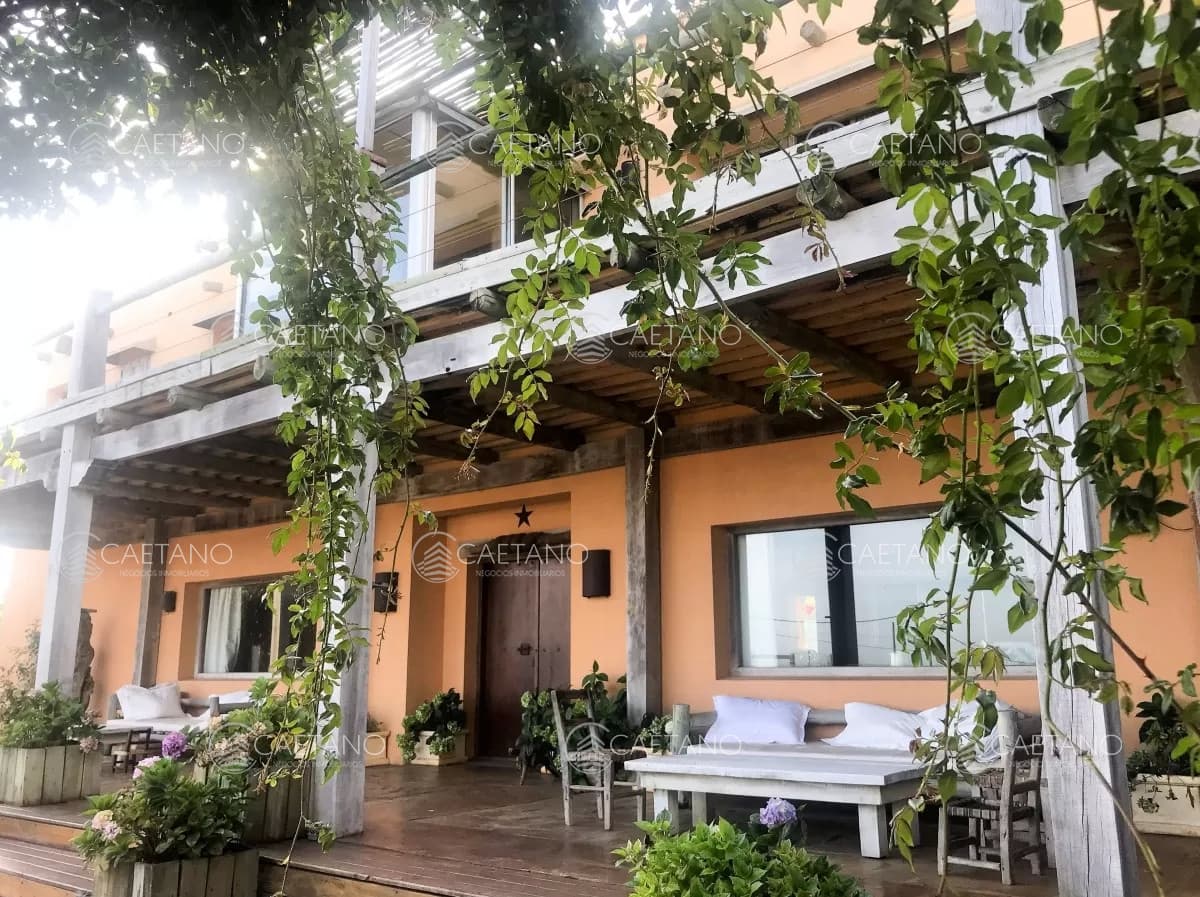Casa en venta 7 dormitorios Punta Piedras