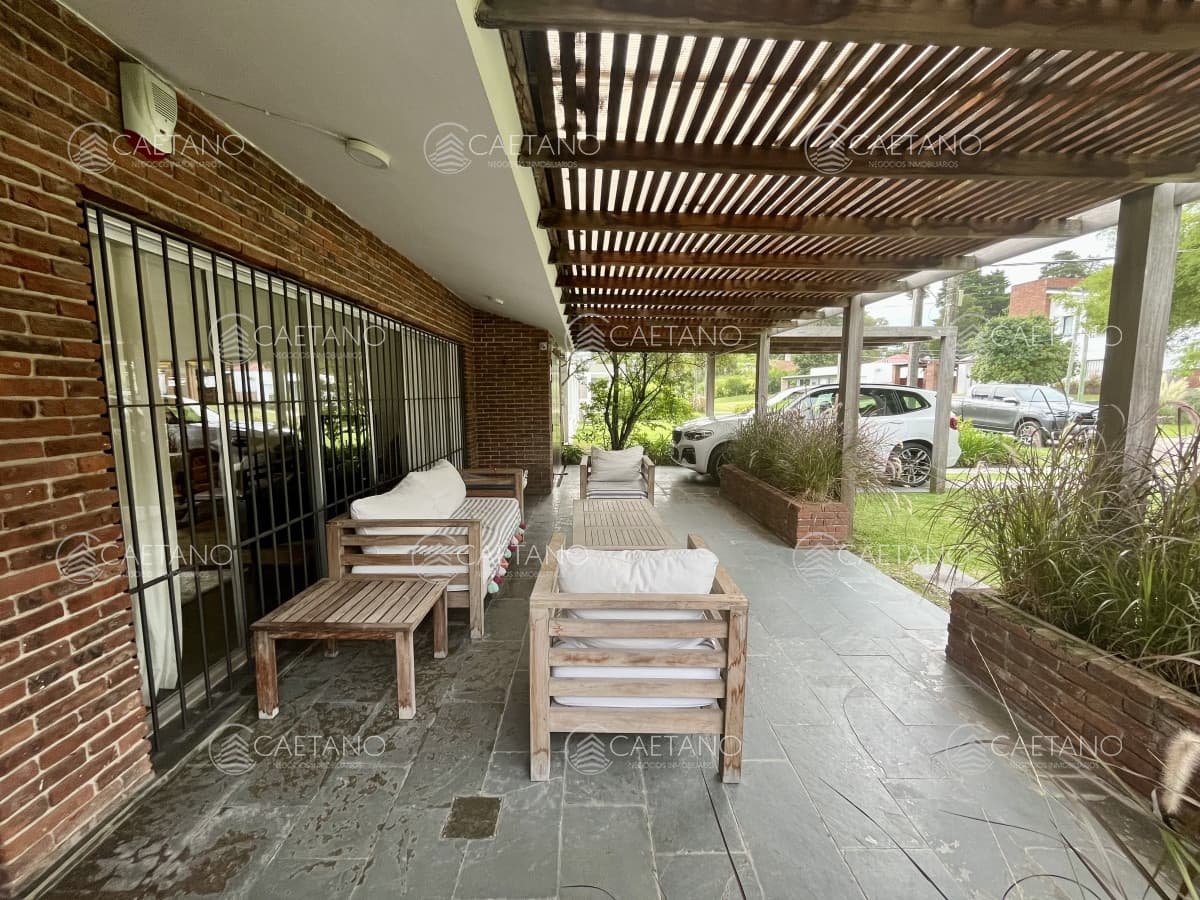 Venta casa 3 dormitorios. Pinares, playa mansa Punta del Este