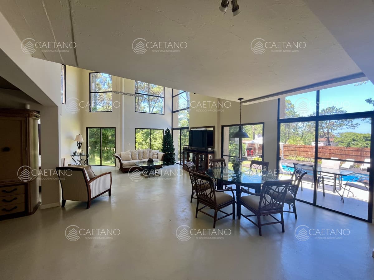 Venta casa 5 dormitorios. Playa brava, Punta del Este