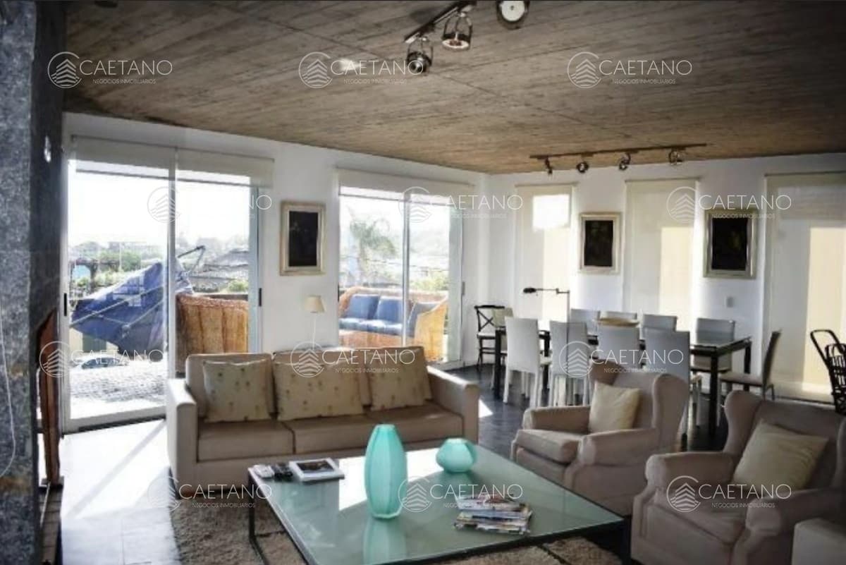 Venta de casa en Manantiales !