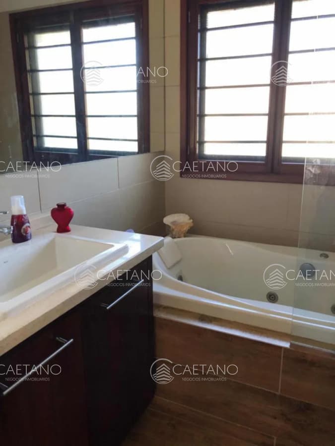 Venta casa 4 dormitorios. Pinares, Punta del Este.