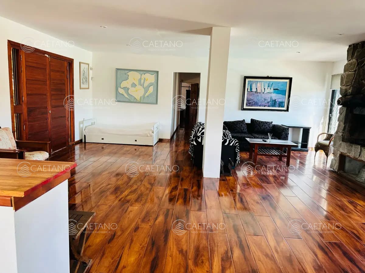 Venta casa tres dormitorios. Club Del Lago. Punta Ballena
