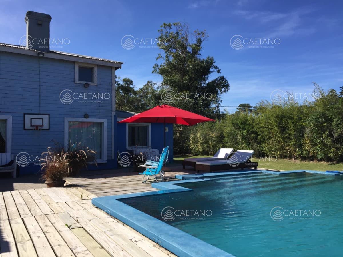 Casa en venta 3 dormitorios y dependencia de servicio La Barra