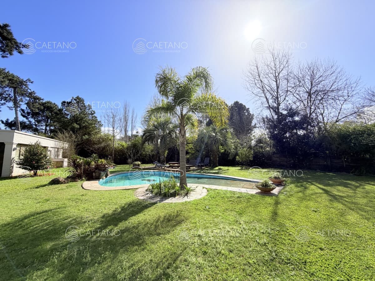 Casa en Venta Barrio Privado La Arbolada Cinco Dormitorios Pisicina