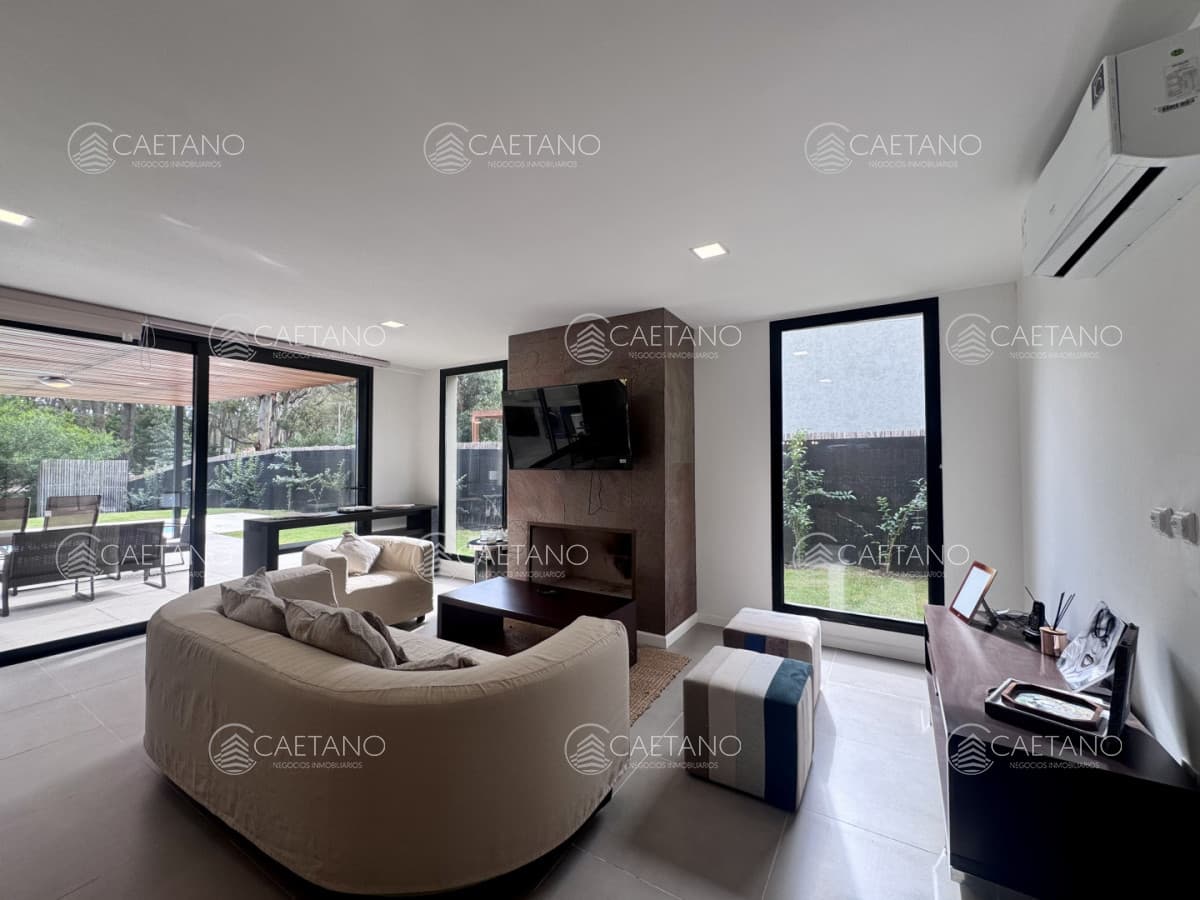 Venta casa 5 dormitorios. Solanas, Punta ballena.