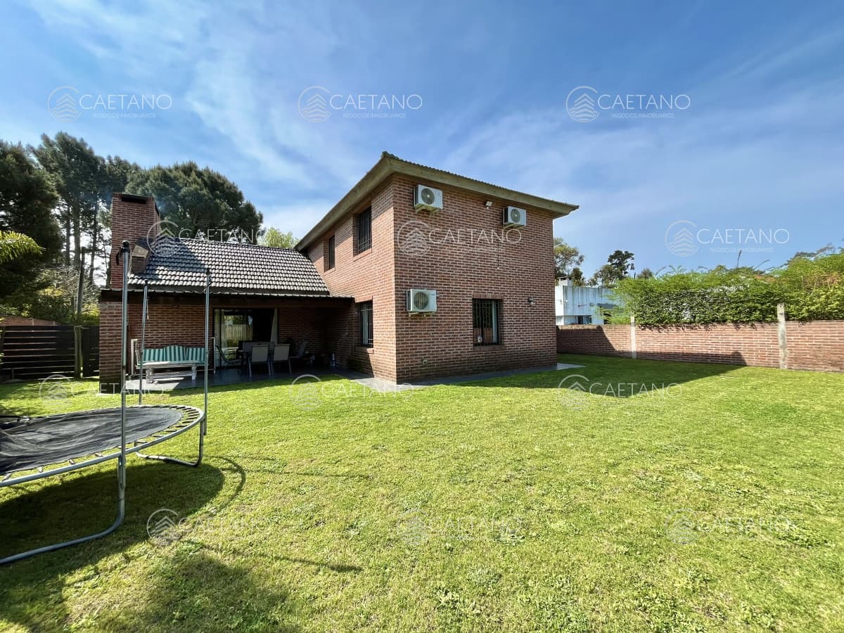 Venta espectacular casa en Punta del Este, Pinares - 4 dormitorios