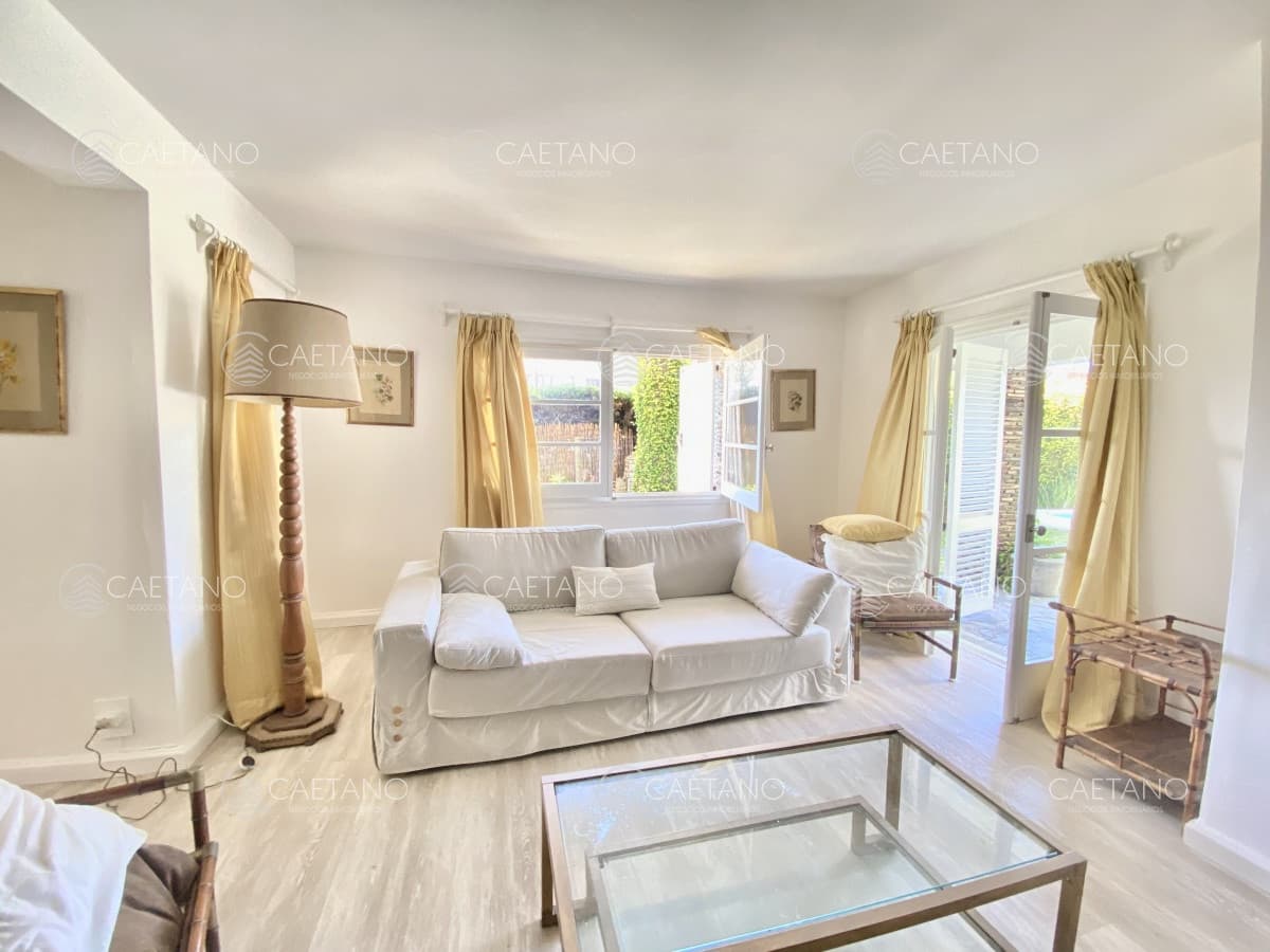 Vende casa 5 dormitorios. Península, Punta del Este