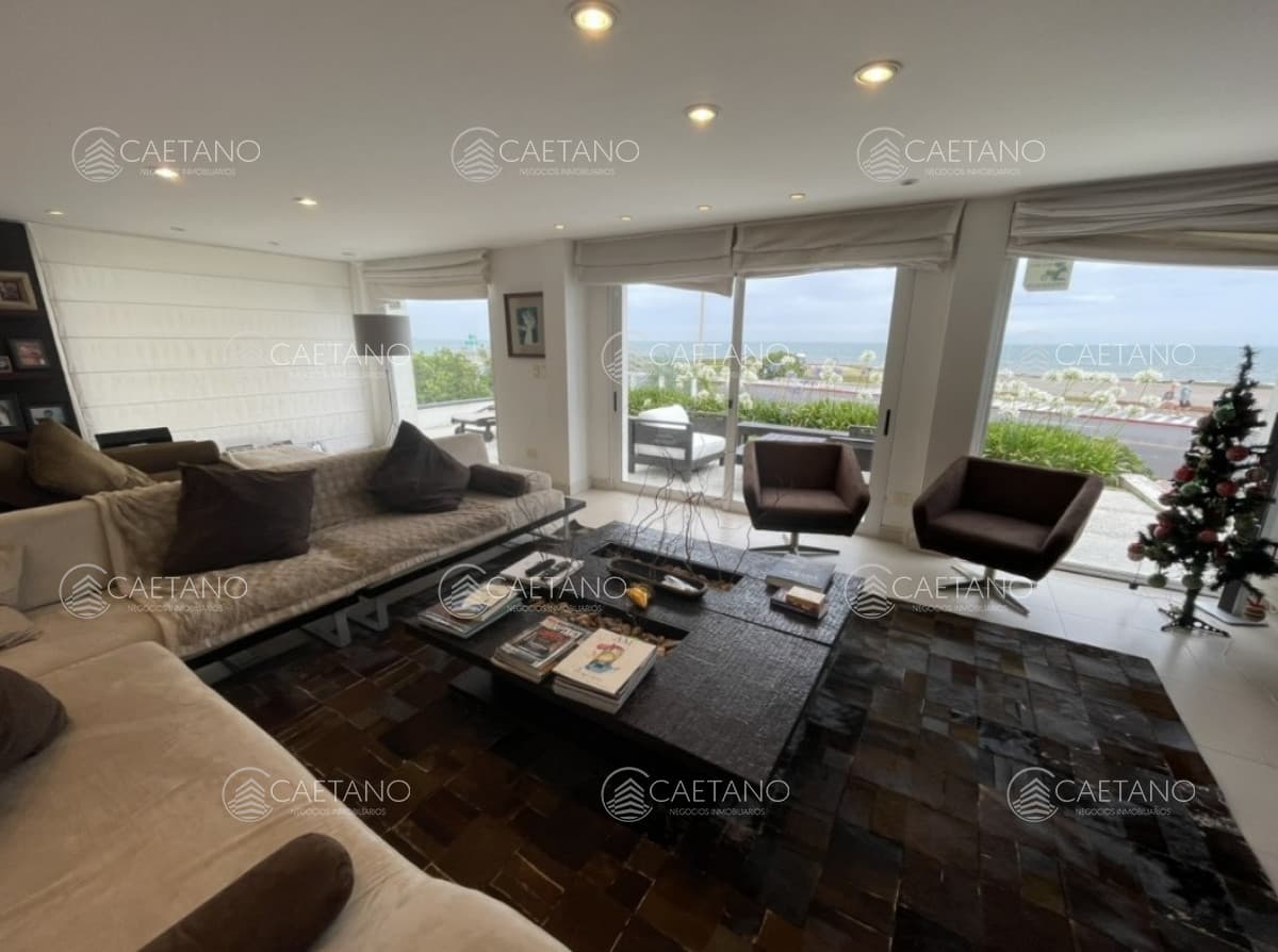 Venta casa 6 dormitorios. Peninsula, Punta del Este.