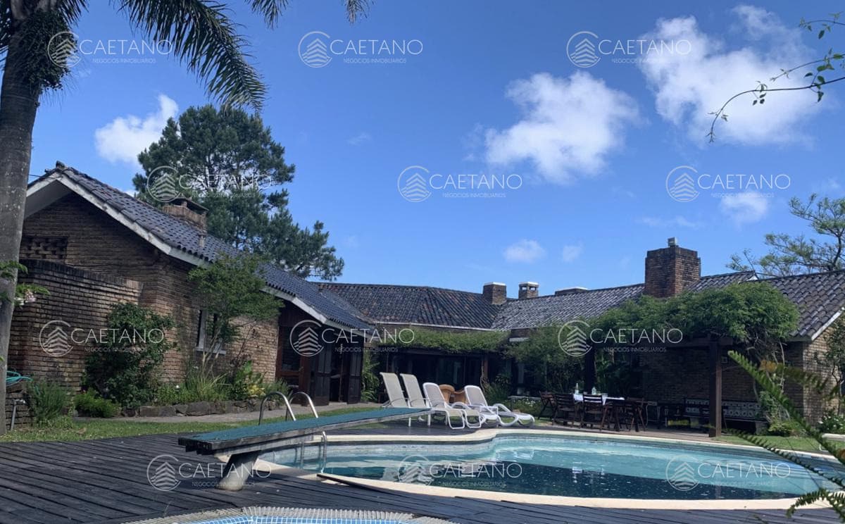 Venta casa 6 dormitorios - Playa Mansa, Punta del Este