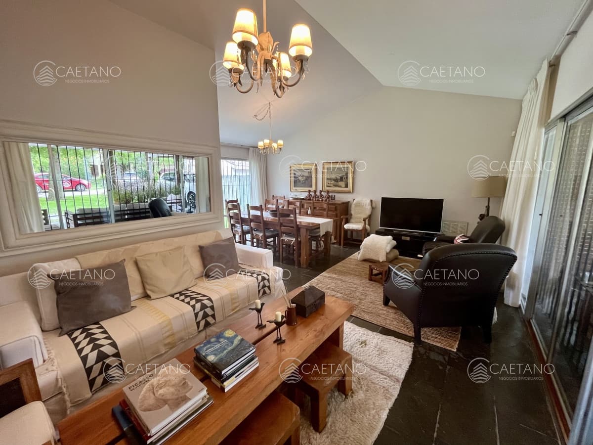 Venta casa 3 dormitorios. Pinares, playa mansa Punta del Este