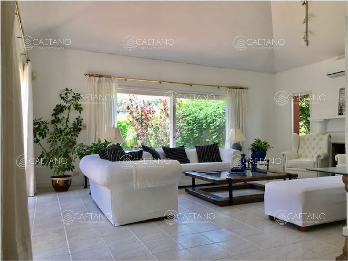 Venta casa 4 dormitorios. Playa brava, Punta del Este.