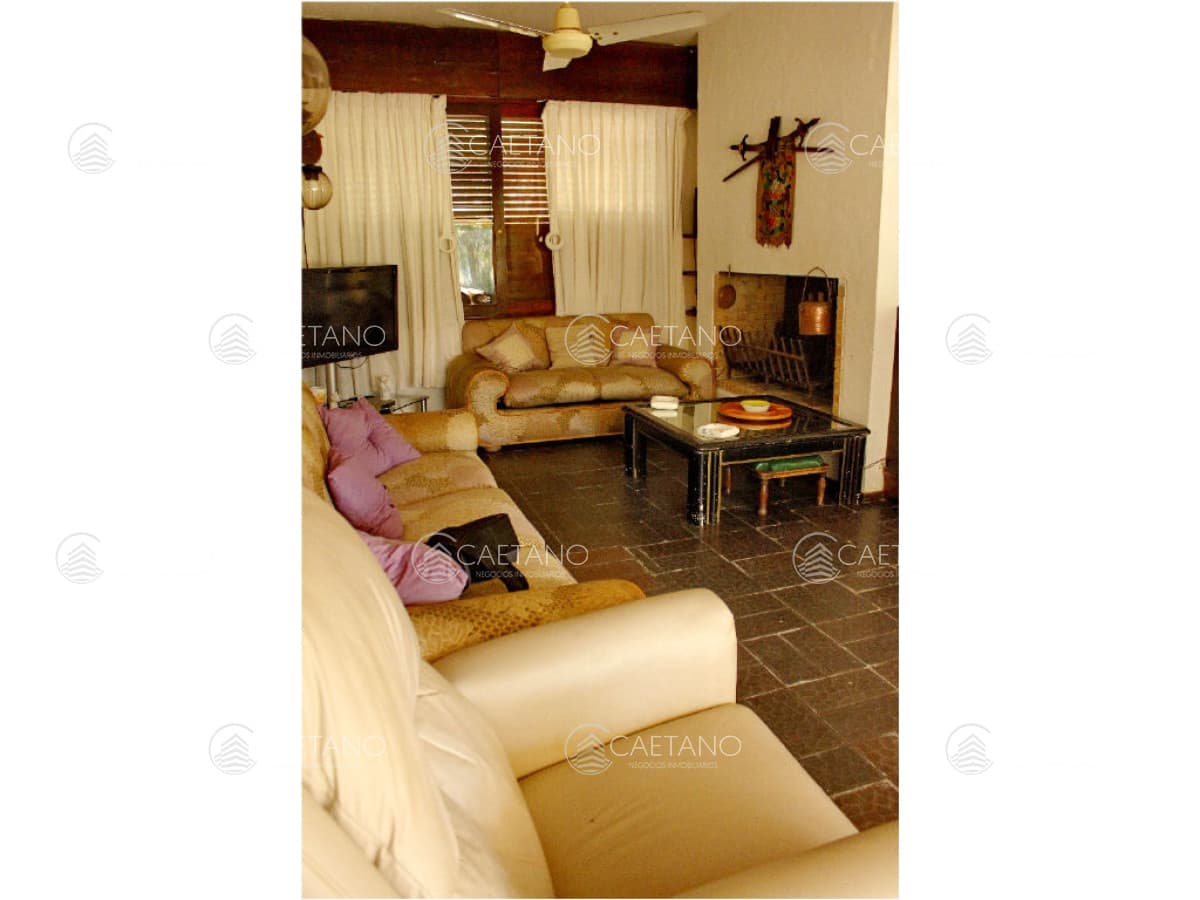 Vendo casa 5 dormitorios con piscina, primeras paradas playa mansa a 300 m del mar, Punta del Este.