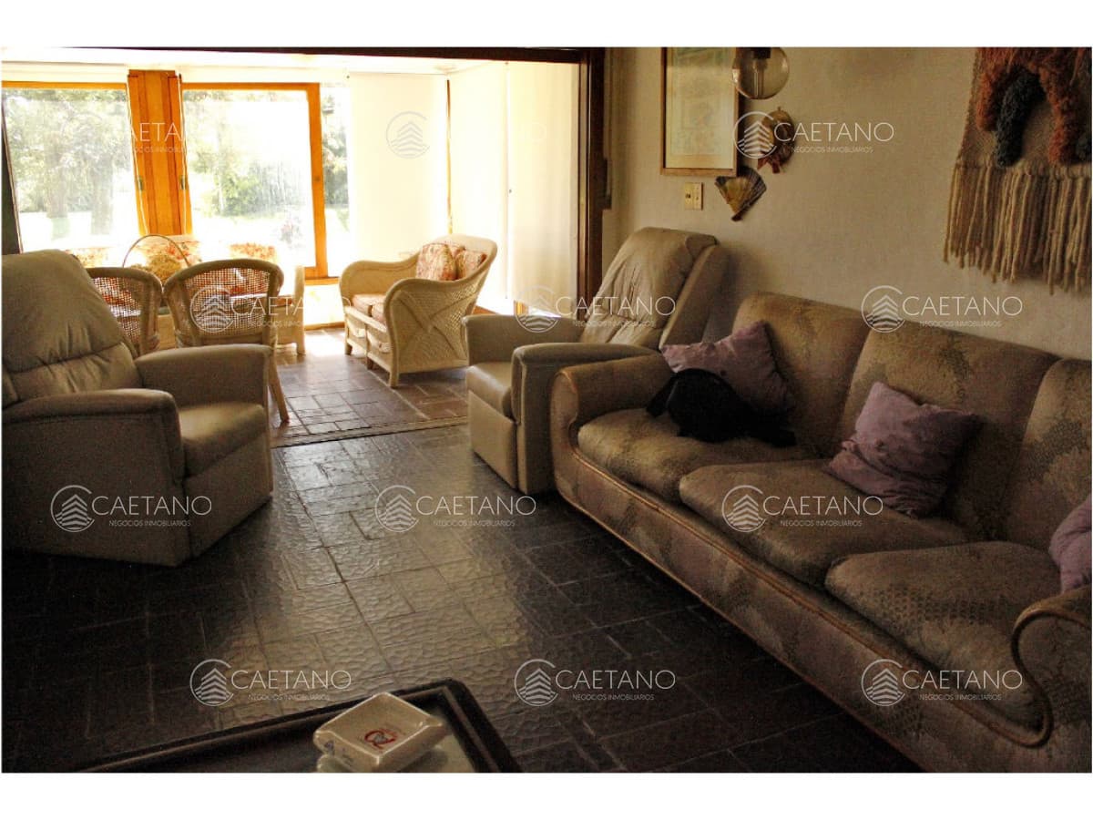 Vendo casa 5 dormitorios con piscina, primeras paradas playa mansa a 300 m del mar, Punta del Este.