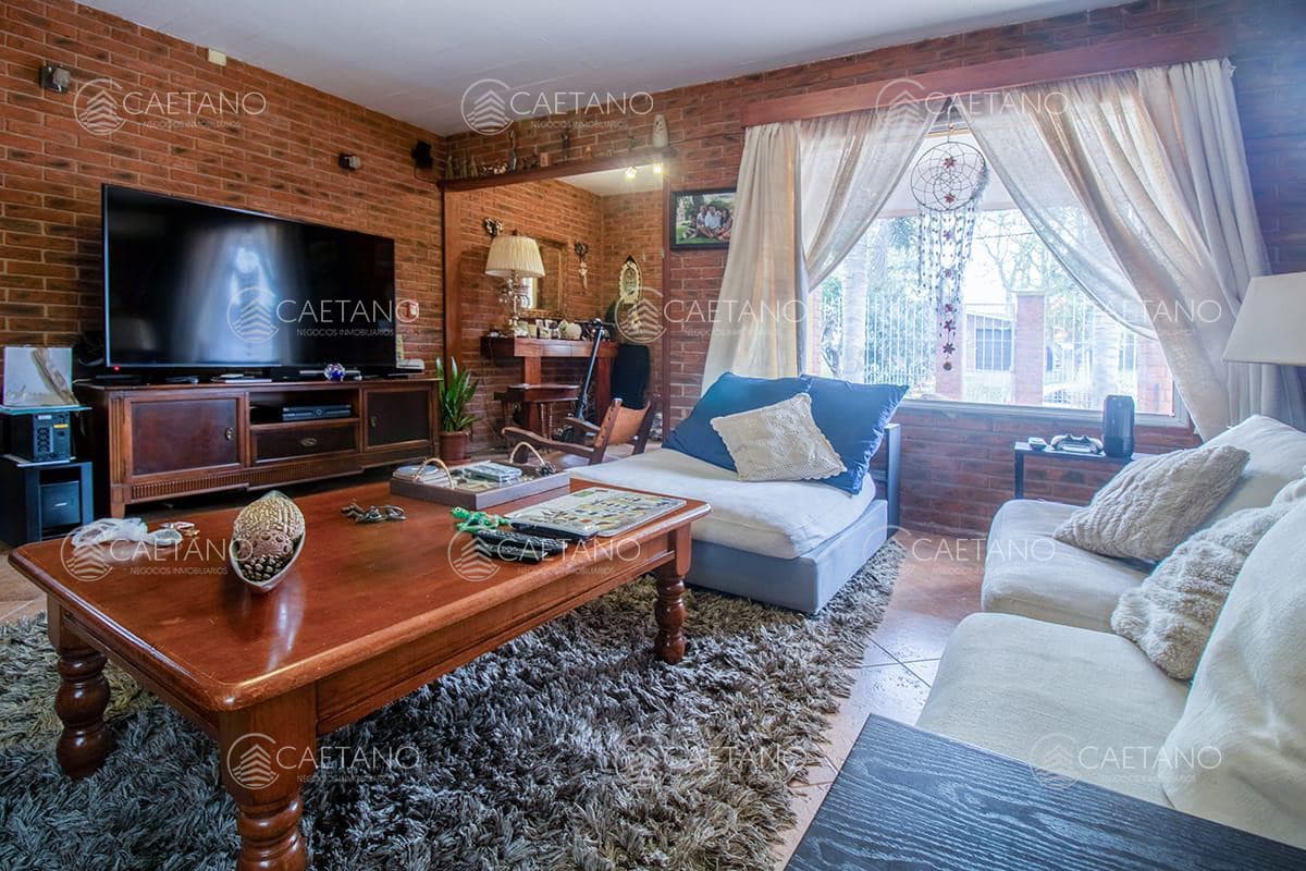 Venta Casa - 4 Dormitorios + Pileta y Parrillero -  Pinares