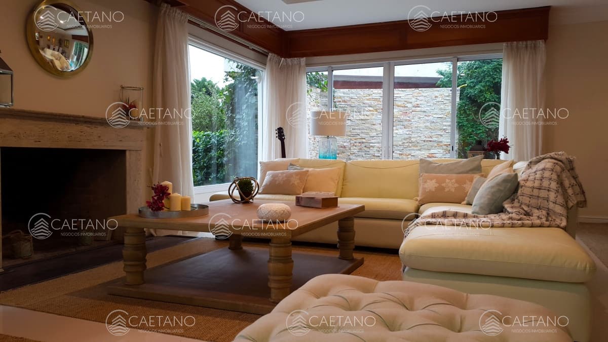 Venta casa 4 dormitorios playa mansa Punta del Este