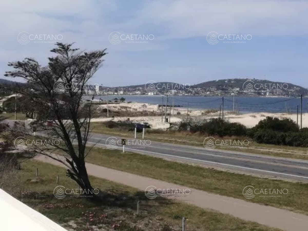 Venta Casa Primera linea 2 dormitorios 2 baños - Piriapolis