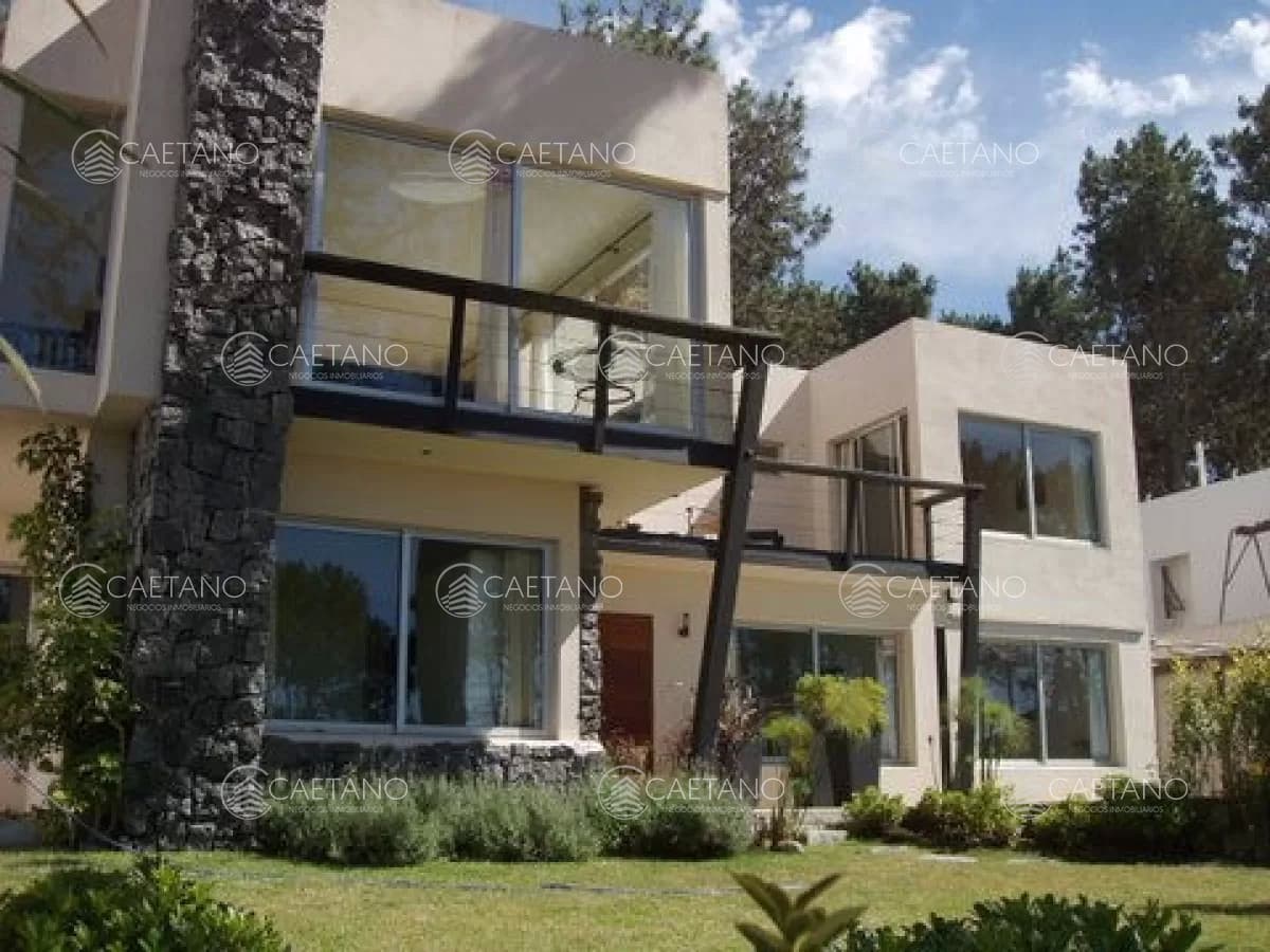 Venta casa 5 dormitorios Montoya La Barra