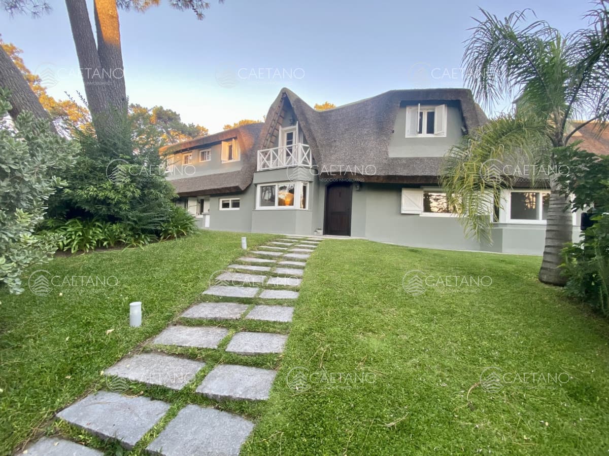 Casa 5 dormitorios Punta del Este Pinares
