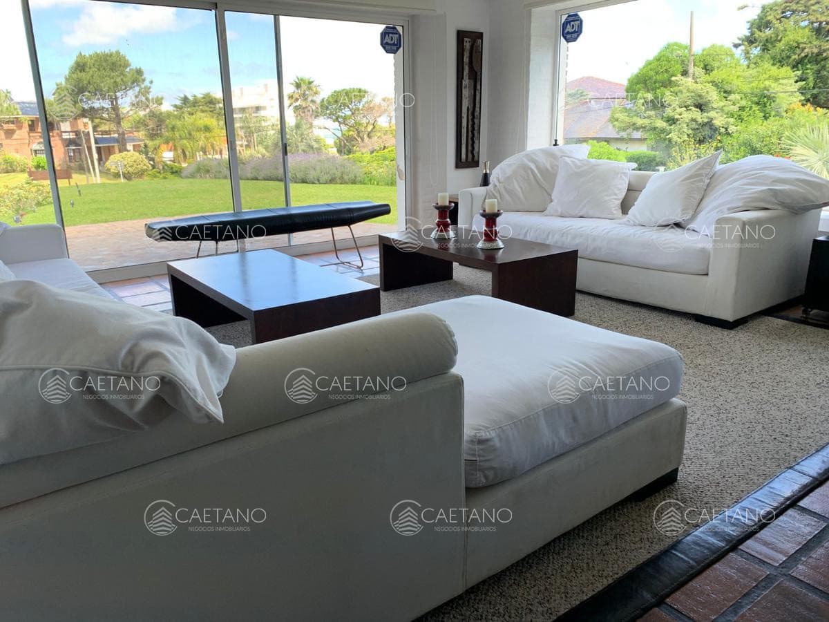 Venta casa 6 dormitorios - Playa Mansa, Punta del Este