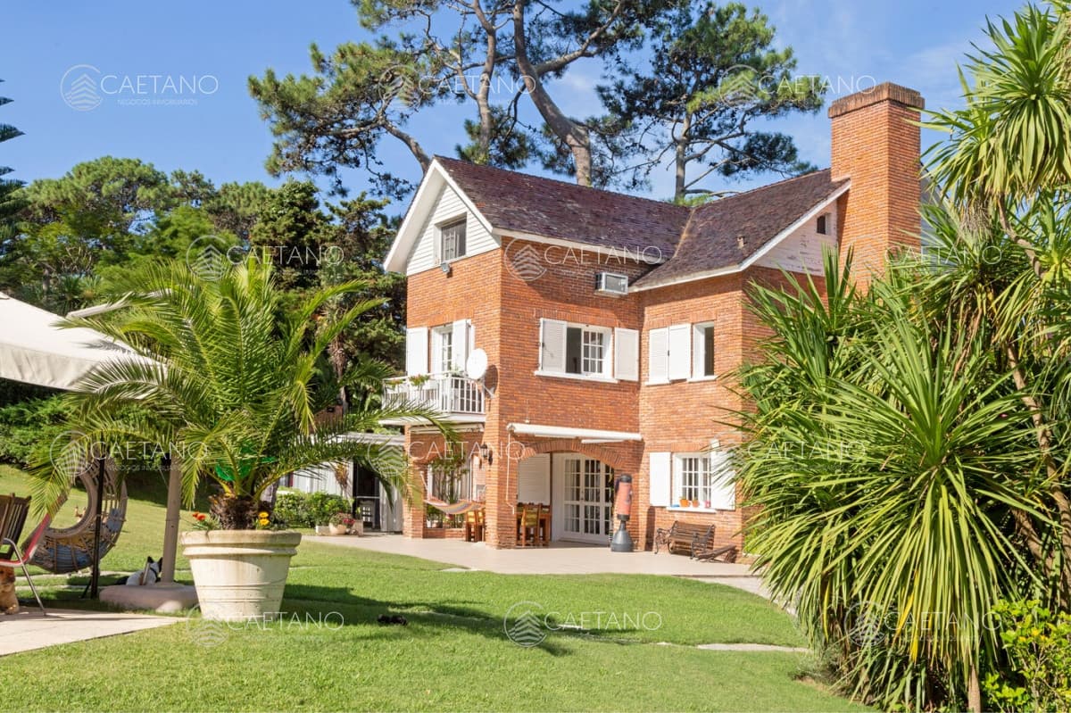 Casa 6 dormitorios playa mansa Punta del Este