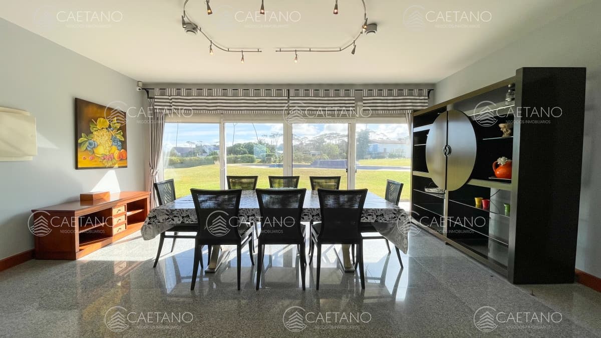 Venta casa 10 dormitorios playa mansa Punta del Este