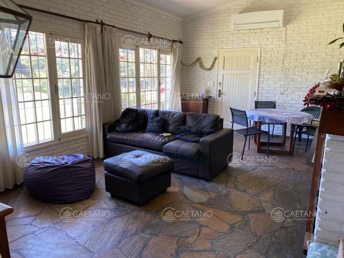 Casa en Pinares, Punta del Este muy próxima al Mar