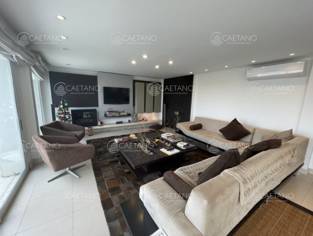Venta casa 6 dormitorios. Peninsula, Punta del Este.
