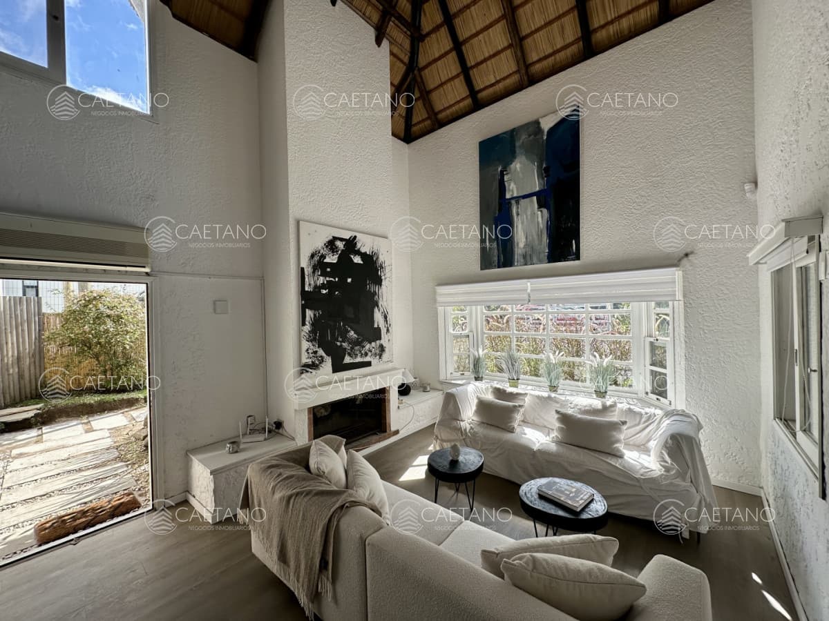 Venta Casa 3 dormitorios + dependencia. Rincón del indio, Punta del Este.