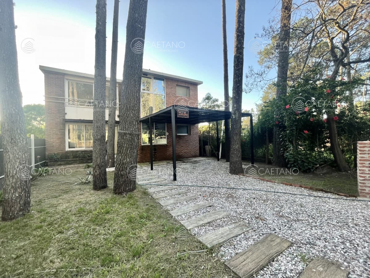 Venta Casa - 3 dormitorios 2 baños - Barrio los ángeles - Piriapolis