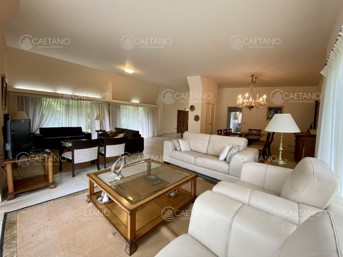 Venta casa con terreno de 6600m2 por Pedragosa Sierra, Punta del Este