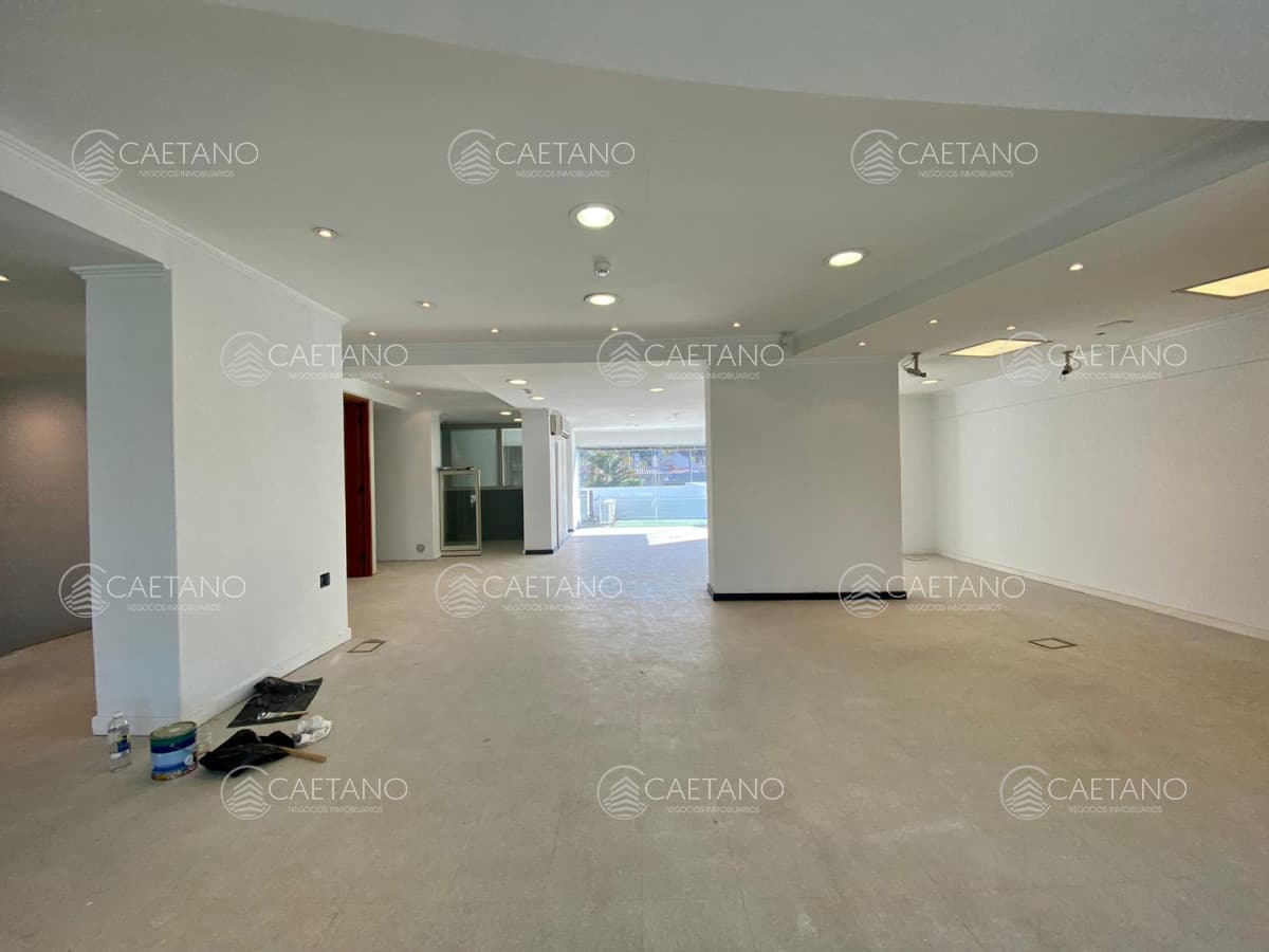 Local comercial sobre Roosevelt