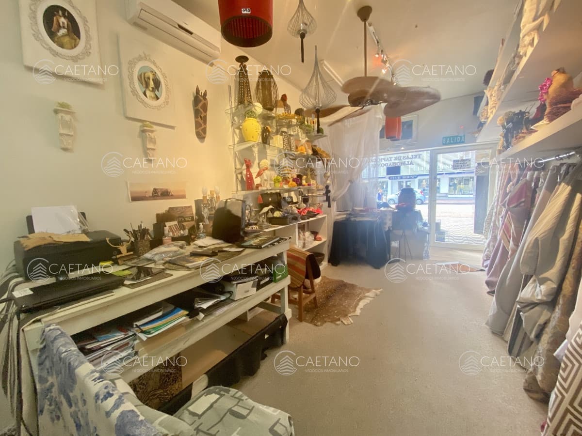 Venta local comercial sobre Gorlero Punta del Este