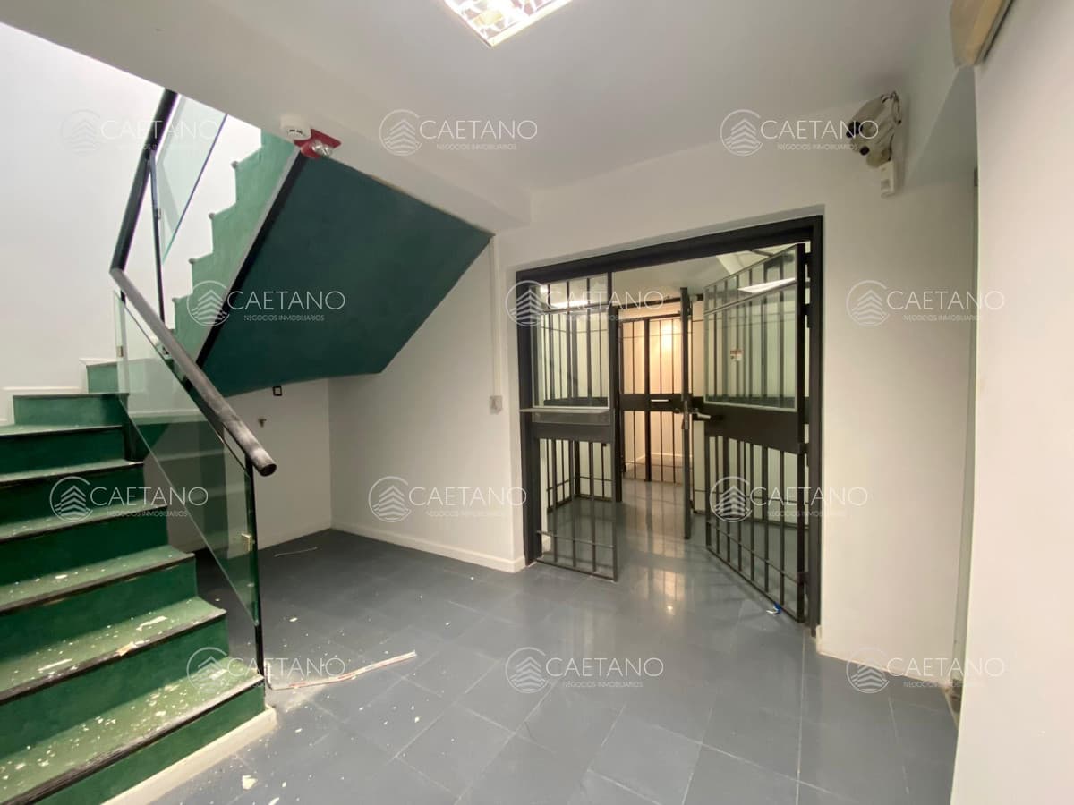Local comercial sobre Roosevelt